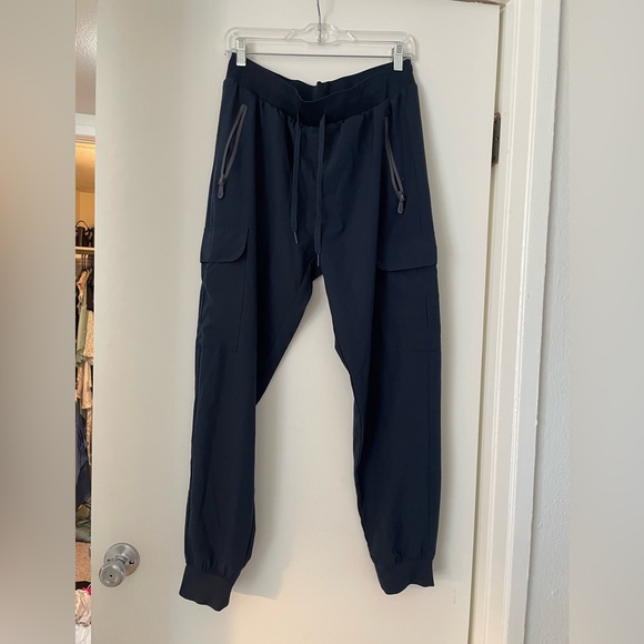 Men's Navy Cargo Pants - Picture 8 of 9
